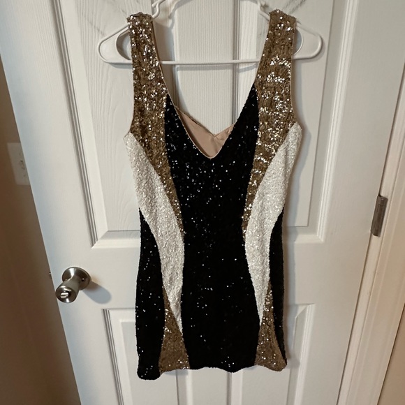 Runway Couture Short Sequin Formal Dress -Large - Picture 5 of 8